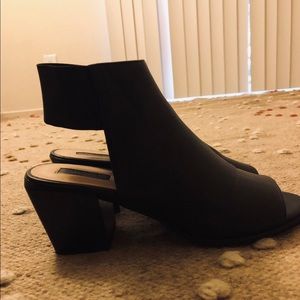 Forever 21 Black Sling back Mules